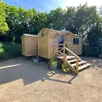 Cosy Double Shepherds Hut In Beautiful Wicklow With Underfloor Heating Throughout 营地