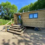 Cosy Double Shepherds Hut In Beautiful Wicklow With Underfloor Heating Throughout