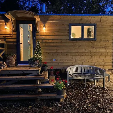 Cosy Double Shepherds Hut In Beautiful Wicklow With Underfloor Heating Throughout Rathnew