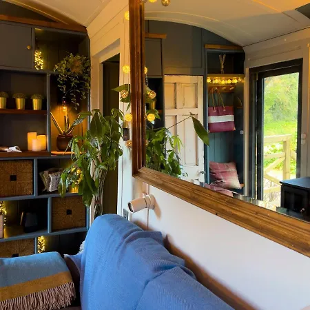 Cosy Double Shepherds Hut In Beautiful Wicklow With Underfloor Heating Throughout Camping Rathnew