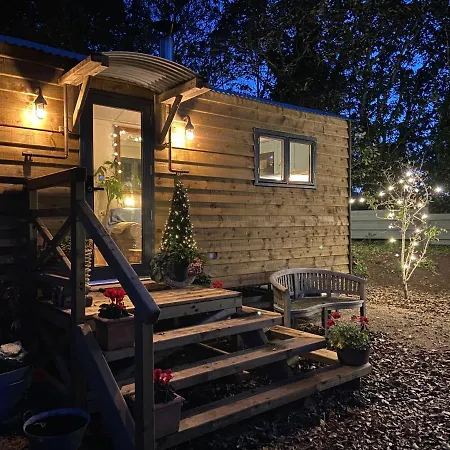 Cosy Double Shepherds Hut In Beautiful Wicklow With Underfloor Heating Throughout