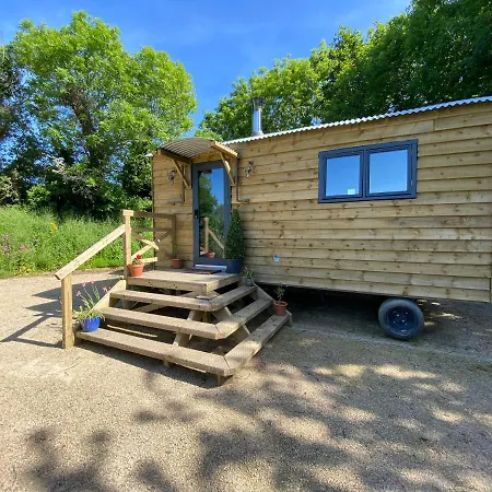 Cosy Double Shepherds Hut In Beautiful Wicklow With Underfloor Heating Throughout