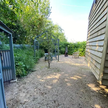 Campsite Cosy Double Shepherds Hut In Beautiful Wicklow With Underfloor Heating Throughout *