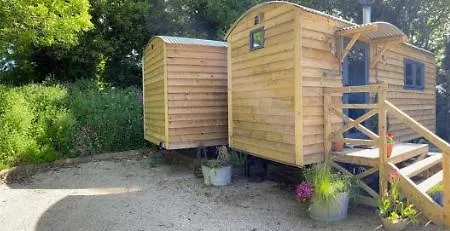 Camping Cosy Double Shepherds Hut In Beautiful Wicklow With Underfloor Heating Throughout