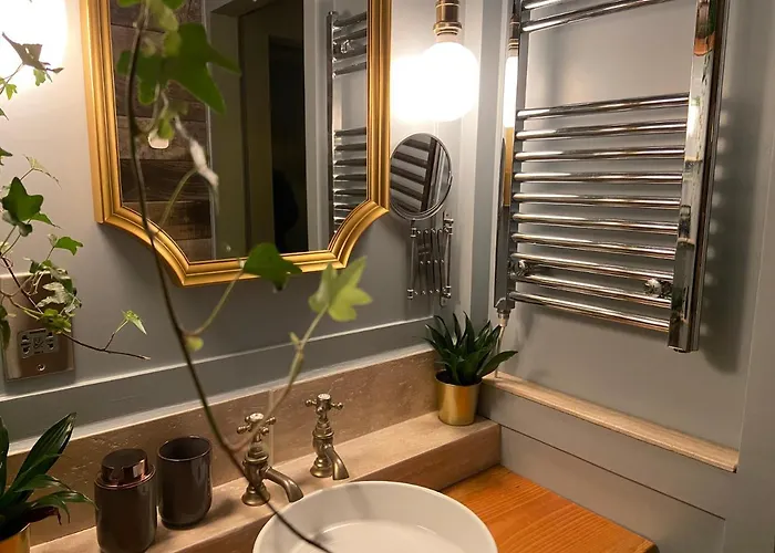 Campsite Cosy Double Shepherds Hut In Beautiful Wicklow With Underfloor Heating Throughout *