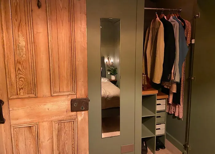 Cosy Double Shepherds Hut In Beautiful Wicklow With Underfloor Heating Throughout Campsite Rathnew