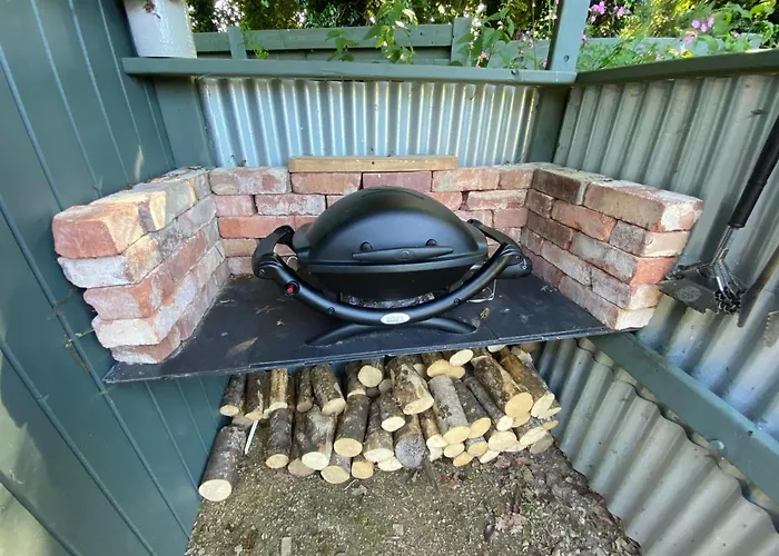 Cosy Double Shepherds Hut In Beautiful Wicklow With Underfloor Heating Throughout Rathnew