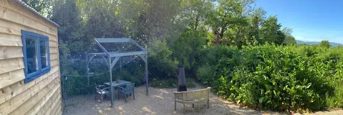 Cosy Double Shepherds Hut In Beautiful Wicklow With Underfloor Heating Throughout *