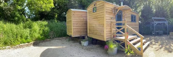 Campsite Cosy Double Shepherds Hut In Beautiful Wicklow With Underfloor Heating Throughout