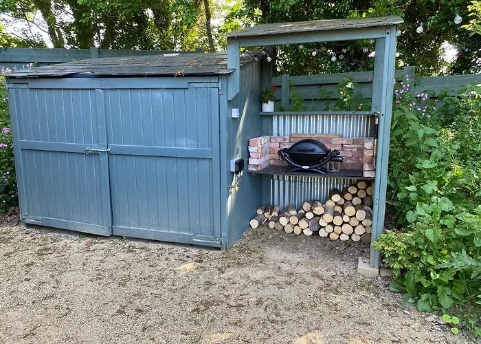 Cosy Double Shepherds Hut In Beautiful Wicklow With Underfloor Heating Throughout